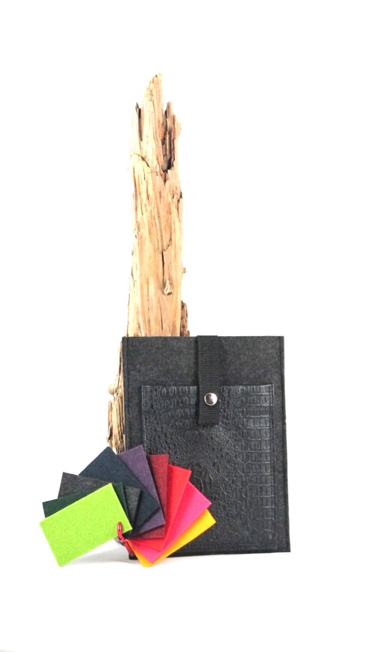 CASE in Anthrazit, Tasche in Schwarz, Kroko-Optik