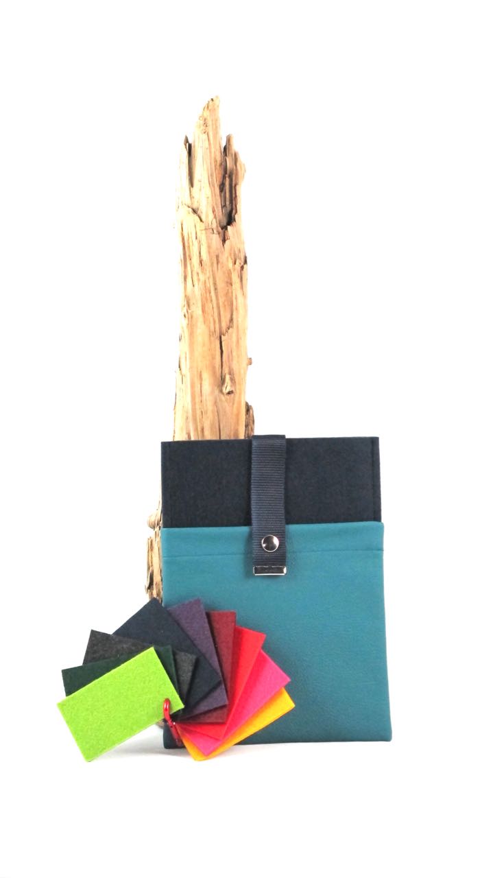 CASE in Blau, Tasche in Petrol