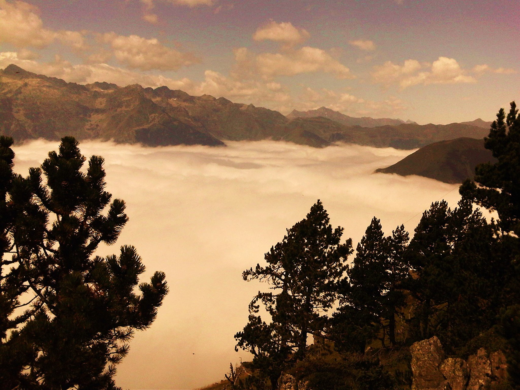 Mer de nuages ( Vallée de Barèges )