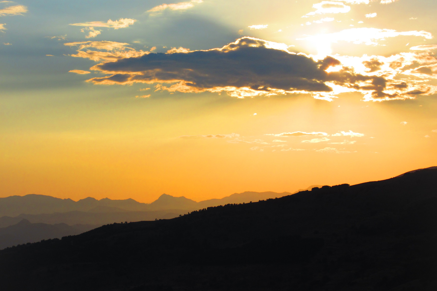Soleil couchant sur la Sierra Nevada ( Andalousie )