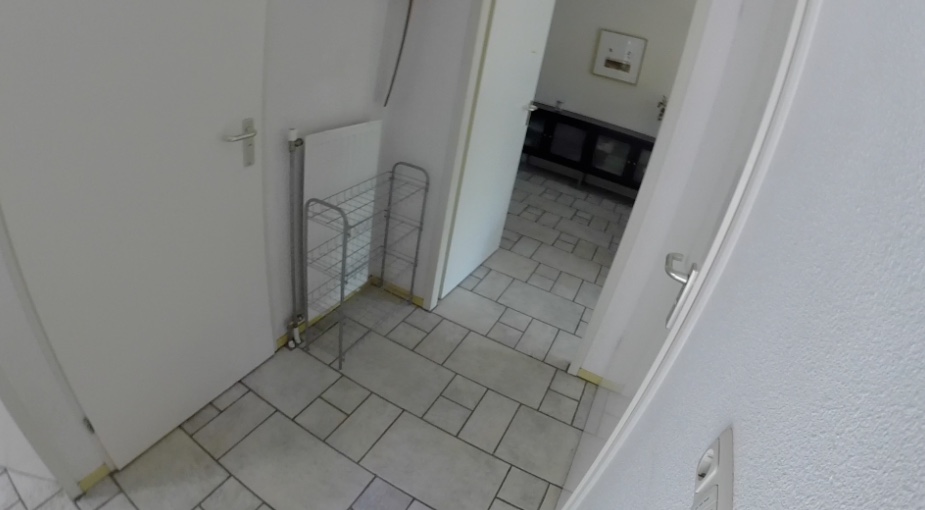 hal met badkamer & WC