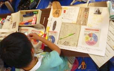写真 5 小学校低学年の子の作品の様子