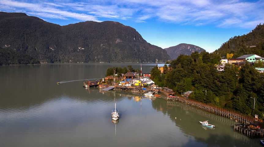 Caleta Tortel am Fjord