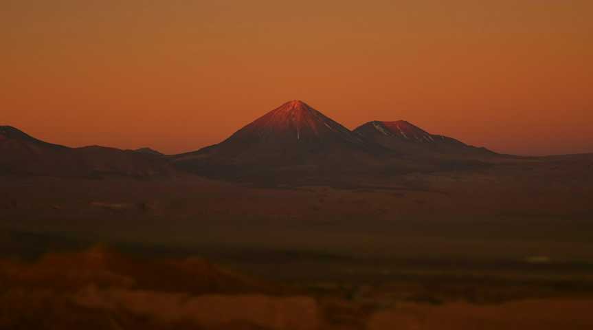 Vulkan Licancabur in der Atacama-Wüste