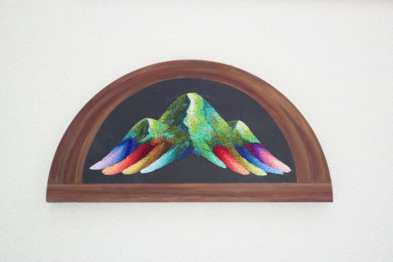 「羽根山」20×40cm、刺繍、アクリル