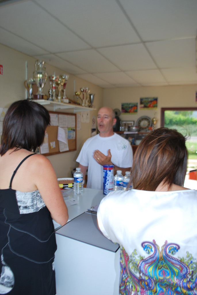 "Un petit rappel du reglement du bar s'impose sinon c'est l'anarchie!"