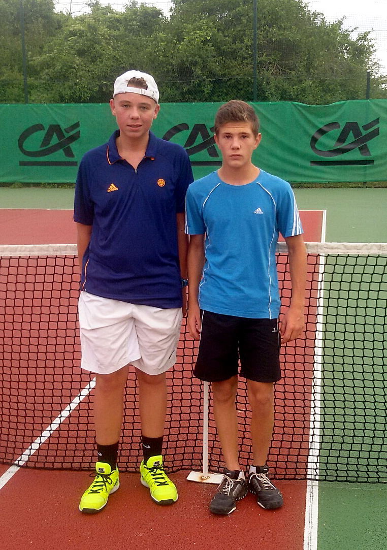 Tristan VIVAT, ROS Tennis, vainqueur en 13/14 ans et Gregory LORNE, ROS Tennis, finaliste