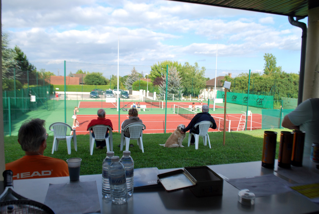 Panorama du tournoi vu de la salle des commandes : on peut admirer à droite la borne Wifi (notre fierté)...