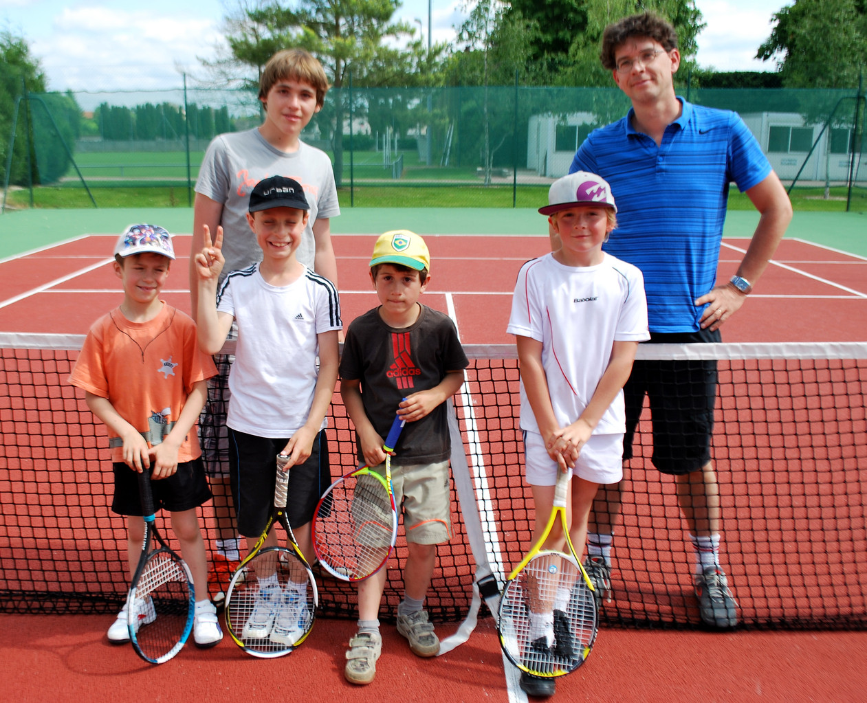 De g. à droite : paire Nolan/Victor, vainqueurs 2013, et les finalistes : paire Marc/Gregoire. Au 2ème plan, Théo et Jérémie