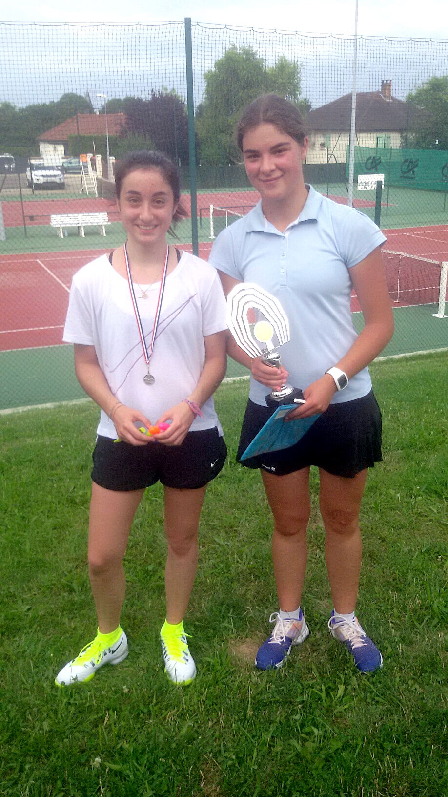 Lily JACOB (finaliste) et Emeline ROCQUET (vainqueur en 15/16 ans filles)