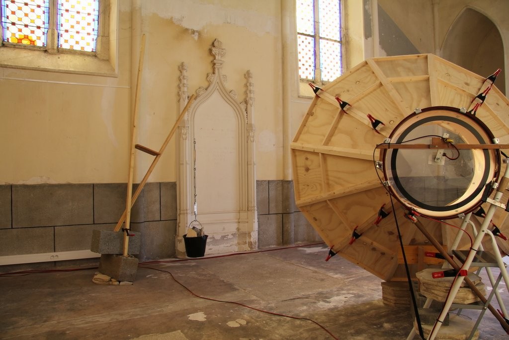Peter Flemming, Instrumentation, chapelle Saint-Joseph, Montfort-sur-Meu, 2013. Photo : Swintak