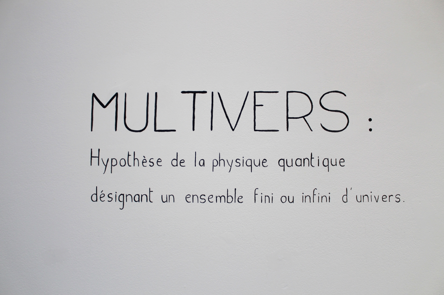Vue de l'exposition Ihcar, Voyage aux centres du multivers