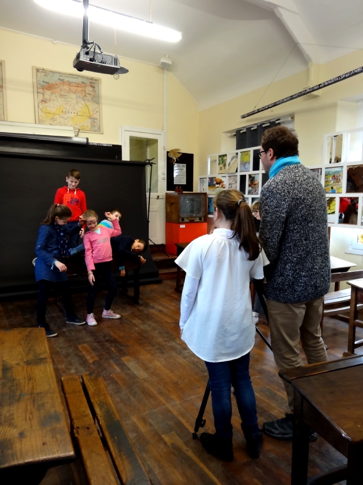 Mises en scène des interdits à l'école