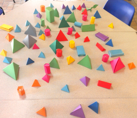 Atelier volumes - CE2 école élémentaire publique de Bédée