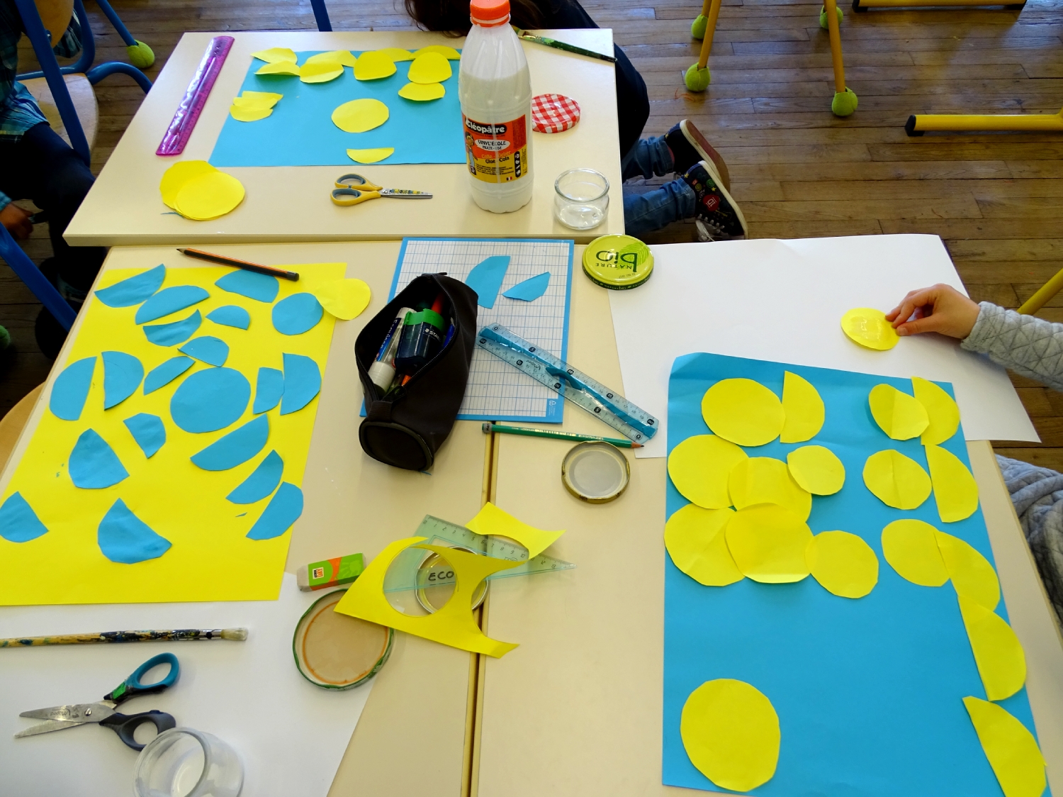 Etapes de création du logo de l'école du Moulin à Saint-Uniac; Photo : Marine Bouilloud