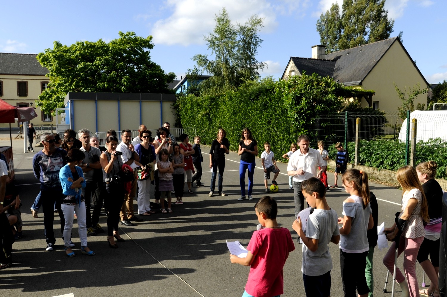 Vernissage de l'exposition "D'une école à une autre", école Gimbert de Guignen, 18 juin 2015.