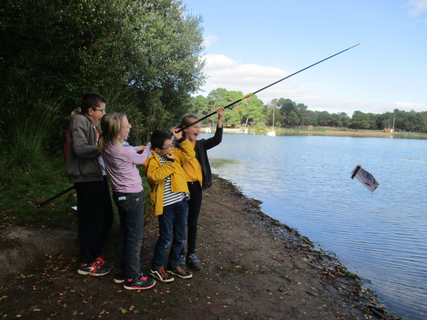 Projet photo : Poisson pêcheur - CM1-CM2 école publique les trois rivières de Breteil