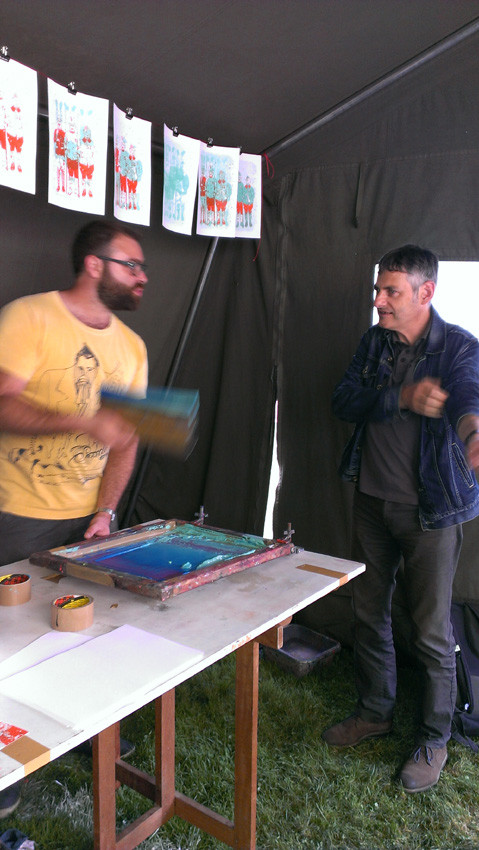 Nylso réalise sa 1ère sérigraphie. Découverte de la sérigraphie avec La Presse purée (Rennes), animée par Antoine Ronco et Julien Duporté.