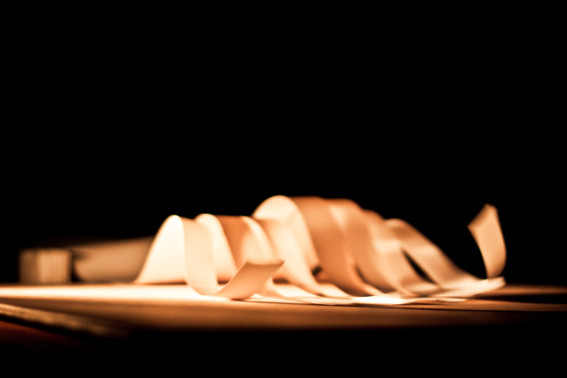 Paper Orchestra, installation sonore, ancien tribunal d'instance de Montfort-sur-Meu. Photo : Gwendal Le Flem, Cultures Electroni[k] 2011.