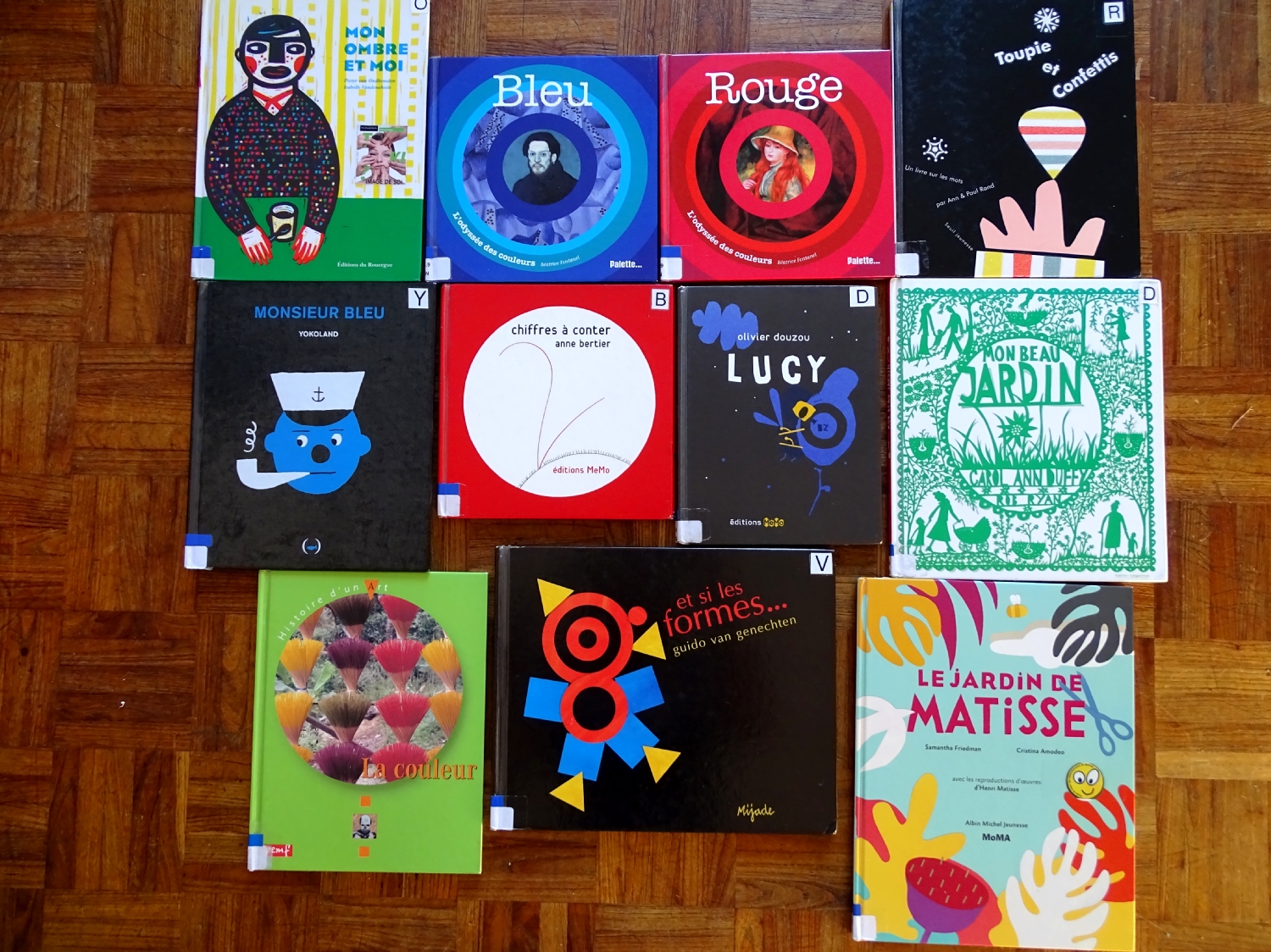 Etapes de création du logo de l'école du Moulin à Saint-Uniac; Photo : Marine Bouilloud