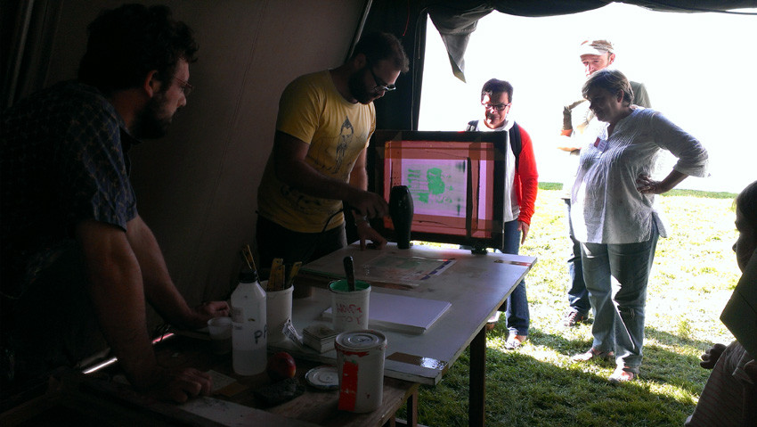 Découverte de la sérigraphie avec La Presse purée (Rennes), animée par Antoine Ronco et Julien Duporté.