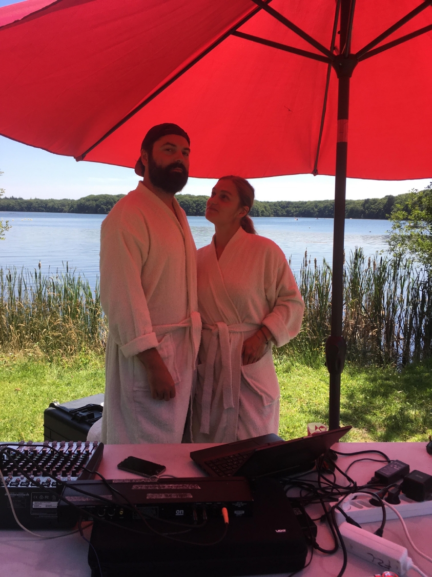 Performance "RELAX en Peignoir". Photo : Géraldine Le Mest