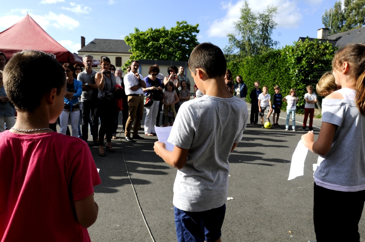 Vernissage de l'exposition "D'une école à une autre", école Gimbert de Guignen, 18 juin 2015.