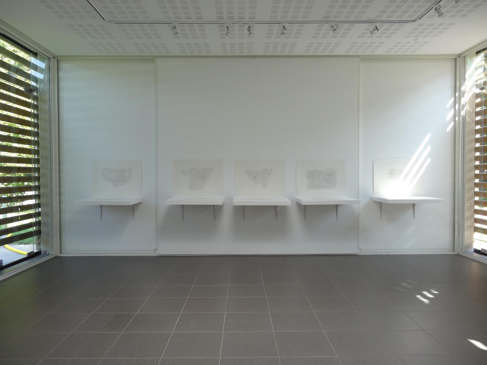 Vue de l'exposition Damien Marchal & Nylso, Trancher. Photo : L'aparté.