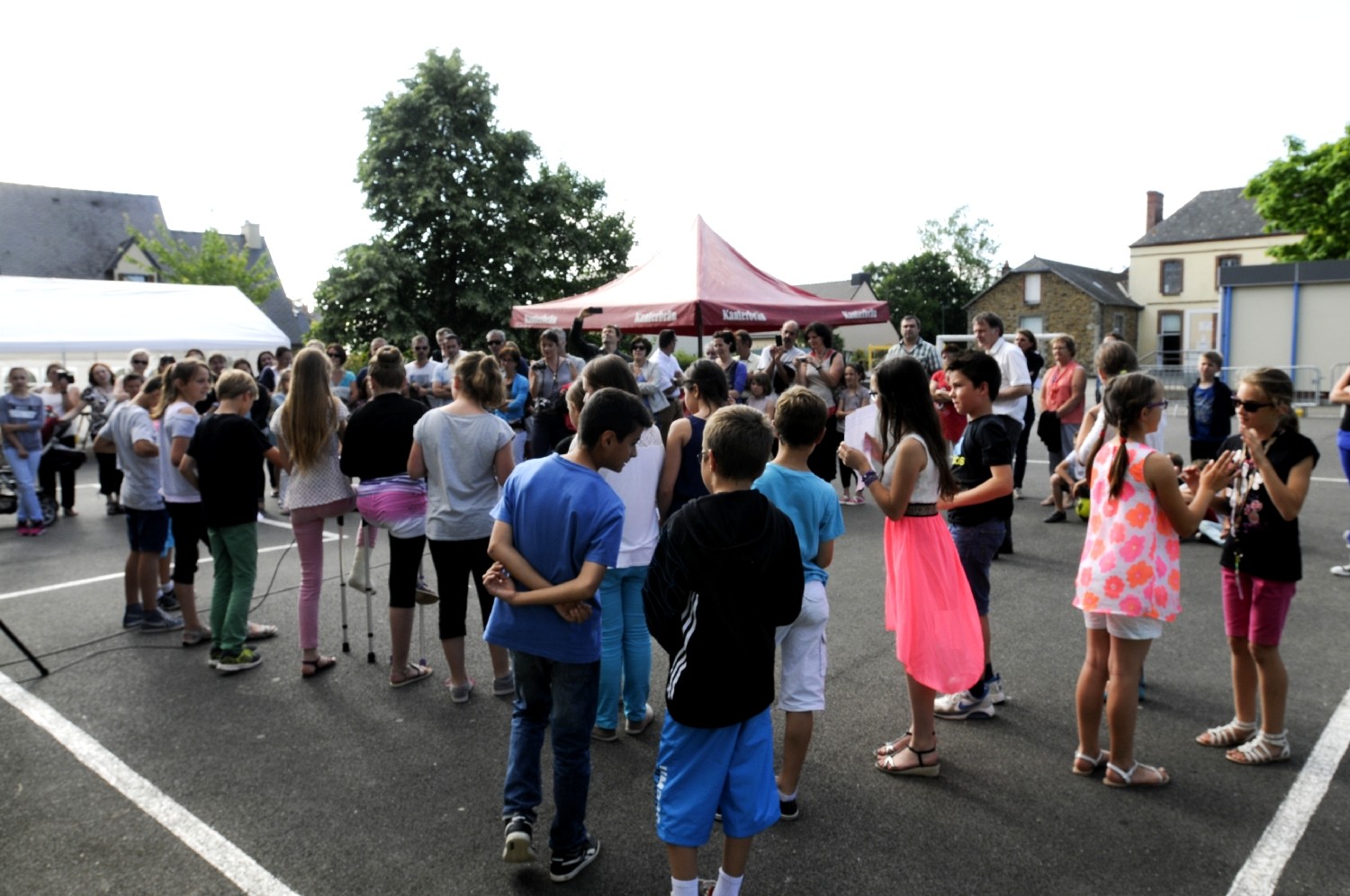 Vernissage de l'exposition "D'une école à une autre", école Gimbert de Guignen, 18 juin 2015.