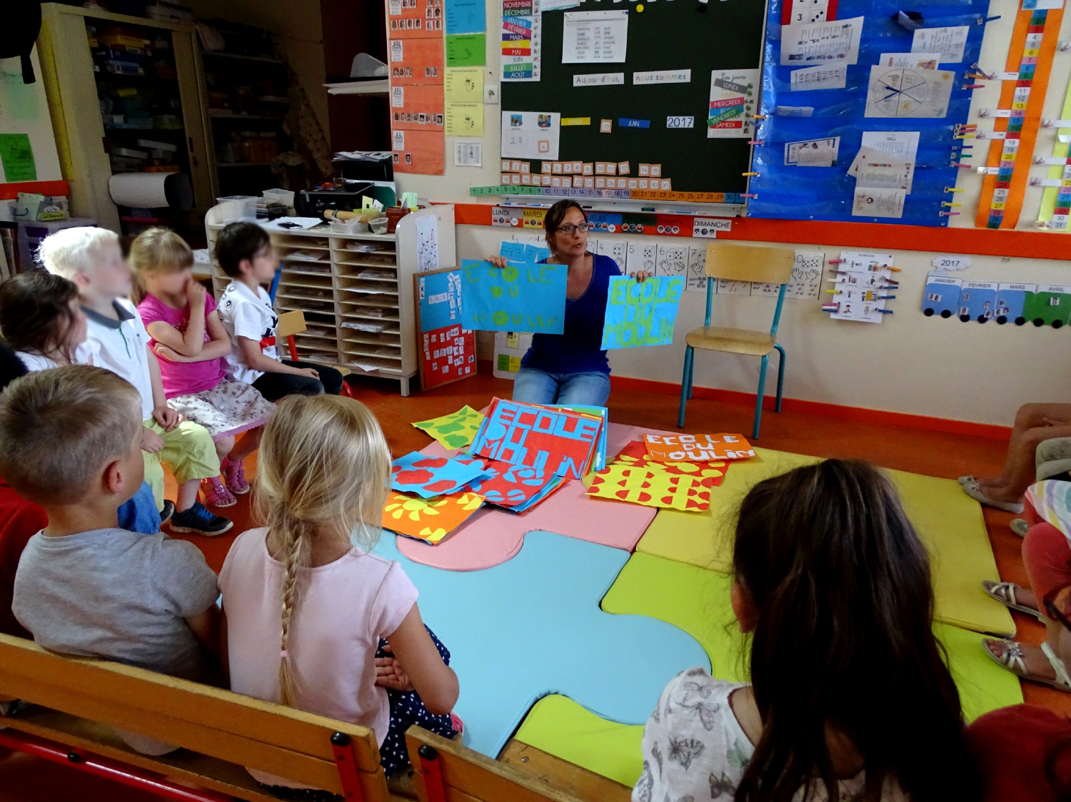 Etapes de création du logo de l'école du Moulin à Saint-Uniac; Photo : Marine Bouilloud