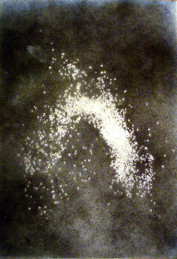 Empreinte d'ondes sonores - son de l'abeille (papier calque,semoule, bombe de peinture noire)