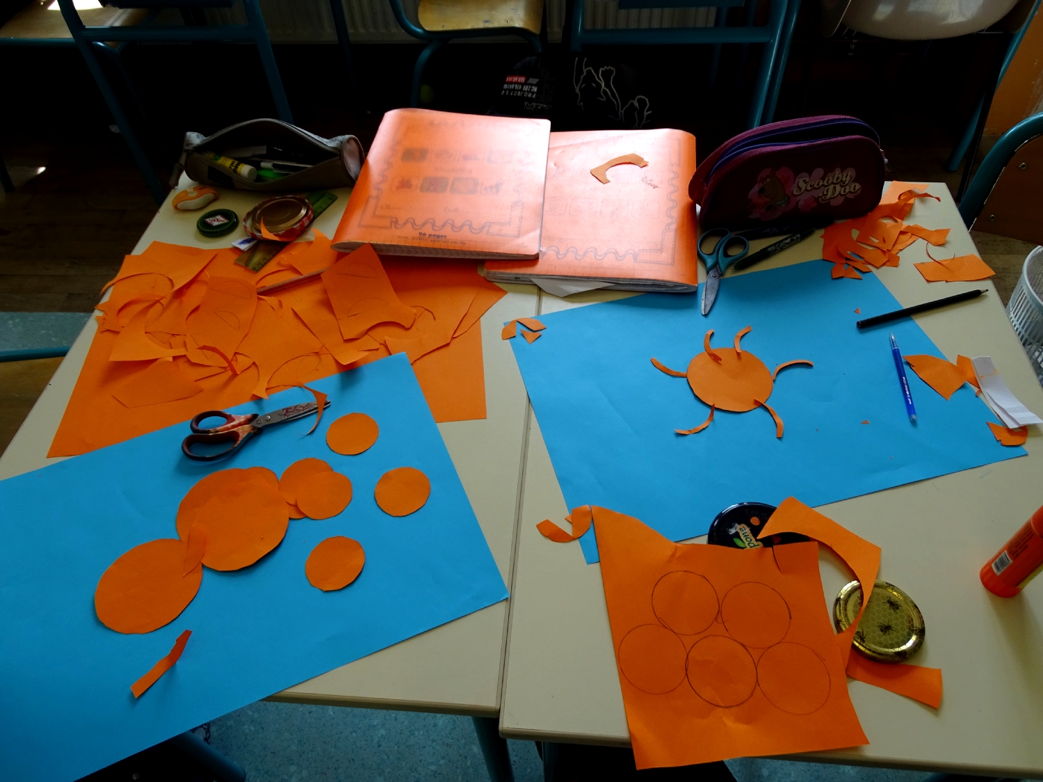 Etapes de création du logo de l'école du Moulin à Saint-Uniac; Photo : Marine Bouilloud