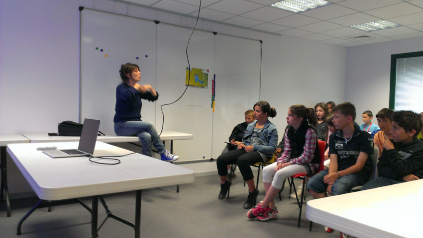 Présentation du travail de photographie, vidéo et film d'animation de Muriel Bordier et mise en place de l'atelier de l'après-midi