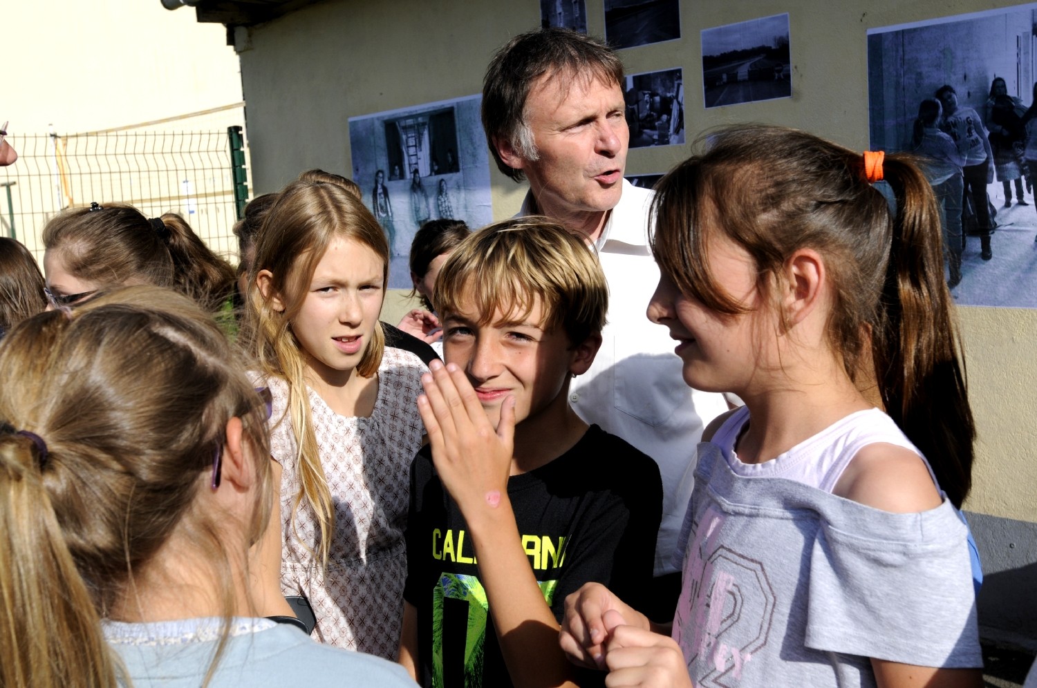 Vernissage de l'exposition "D'une école à une autre", école Gimbert de Guignen, 18 juin 2015.