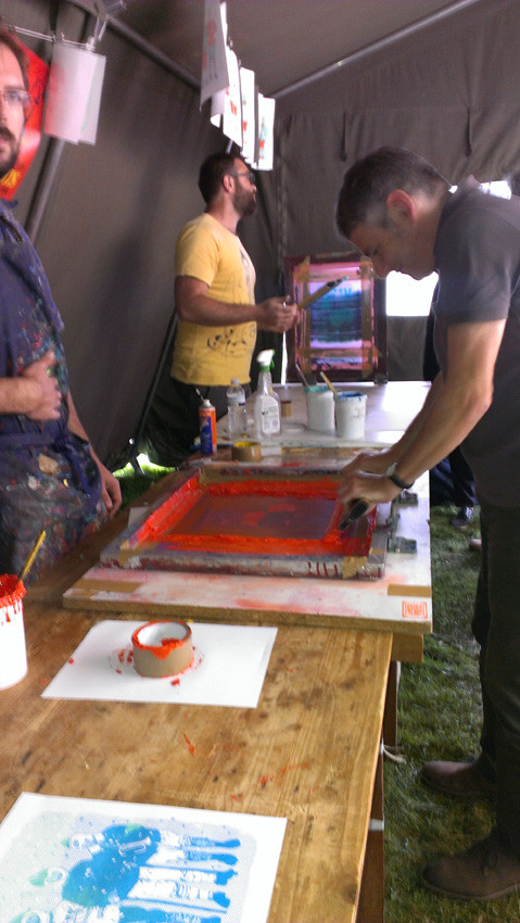 Nylso réalise sa 1ère sérigraphie. Découverte de la sérigraphie avec La Presse purée (Rennes), animée par Antoine Ronco et Julien Duporté.