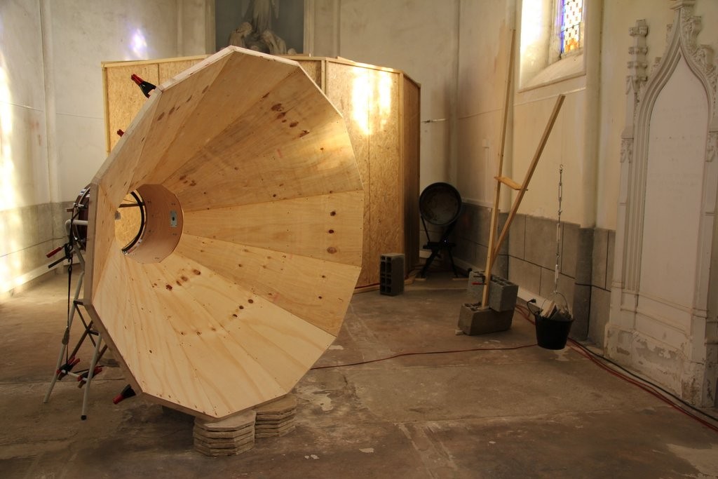 Peter Flemming, Instrumentation, chapelle Saint-Joseph, Montfort-sur-Meu, 2013. Photo : Swintak