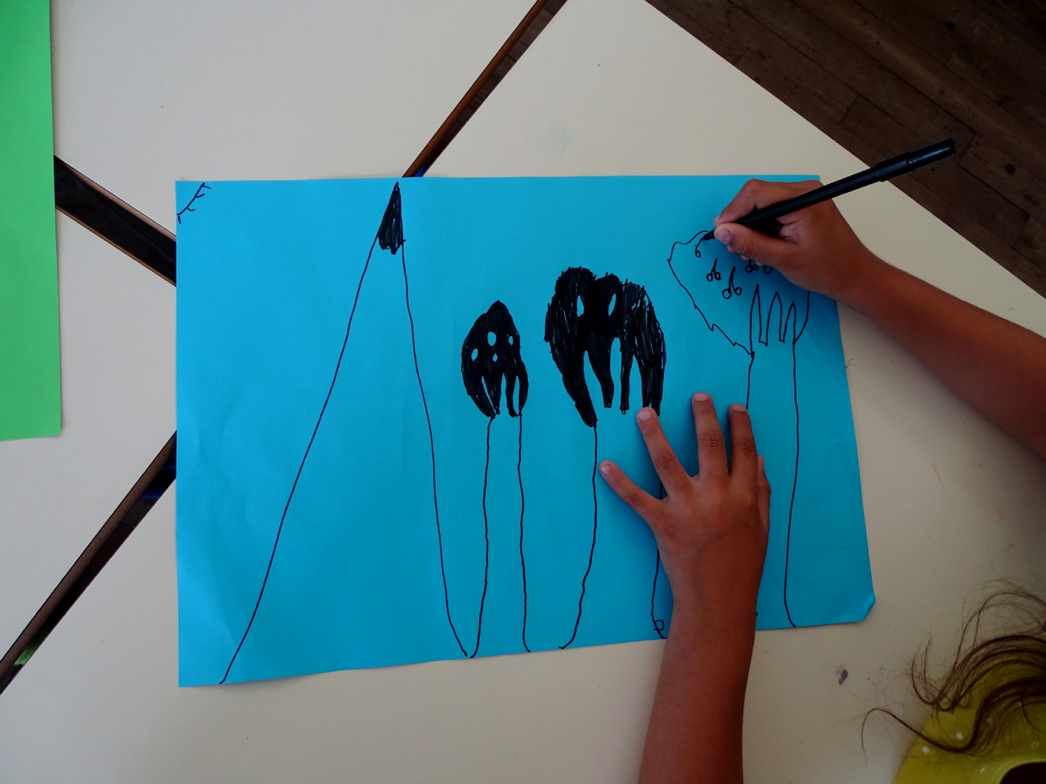 Etapes de création du logo de l'école du Moulin à Saint-Uniac; Photo : Marine Bouilloud