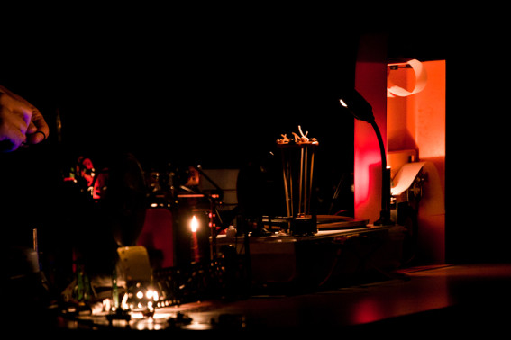 Performance sonore, L'Avant-scène de Montfort-sur-Meu. Photo : Gwendal Le Flem, Cultures Electroni[k] 2011.