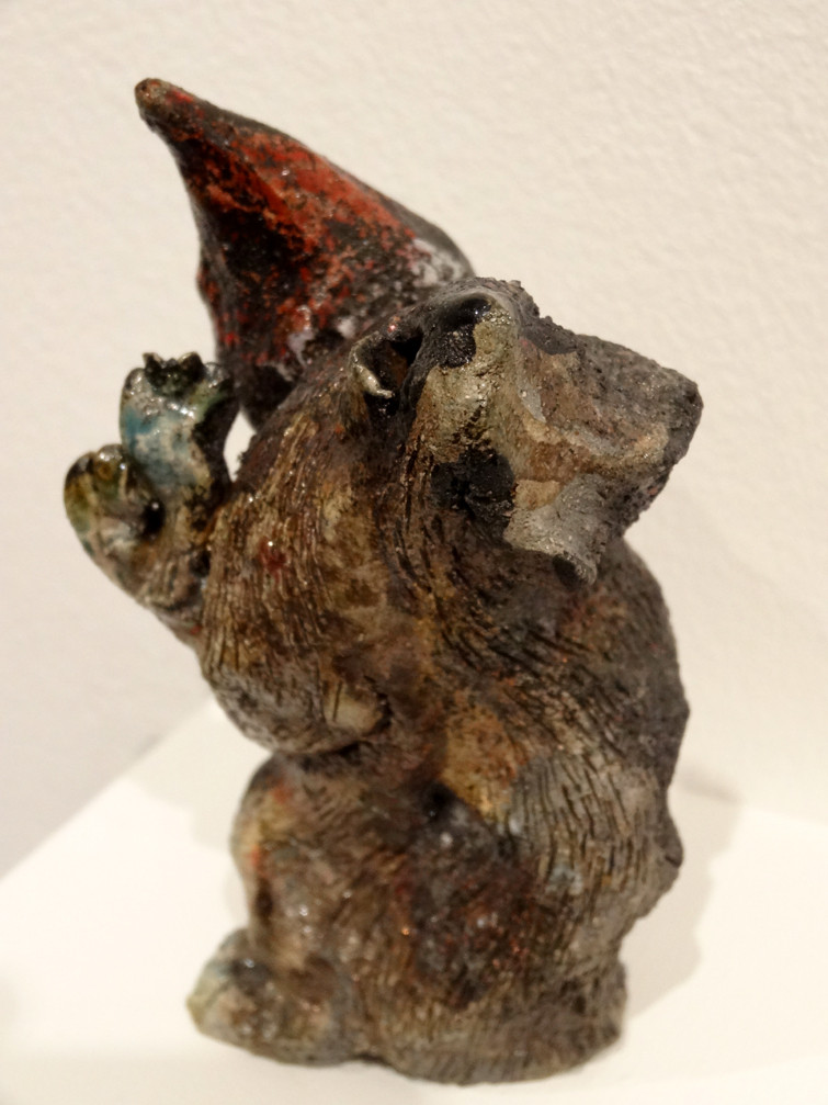 Noémie Sauve, Rongeur pattes en l’air et poule - Raku, 12x7x7cm, 2014