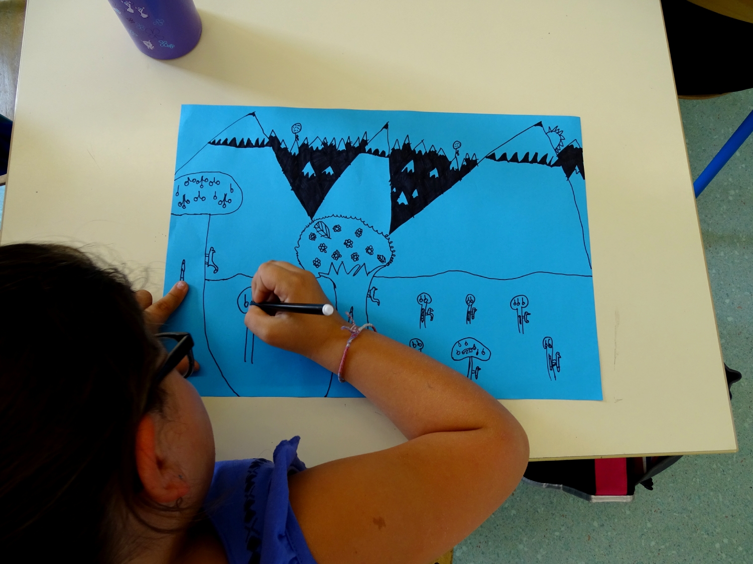 Etapes de création du logo de l'école du Moulin à Saint-Uniac; Photo : Marine Bouilloud