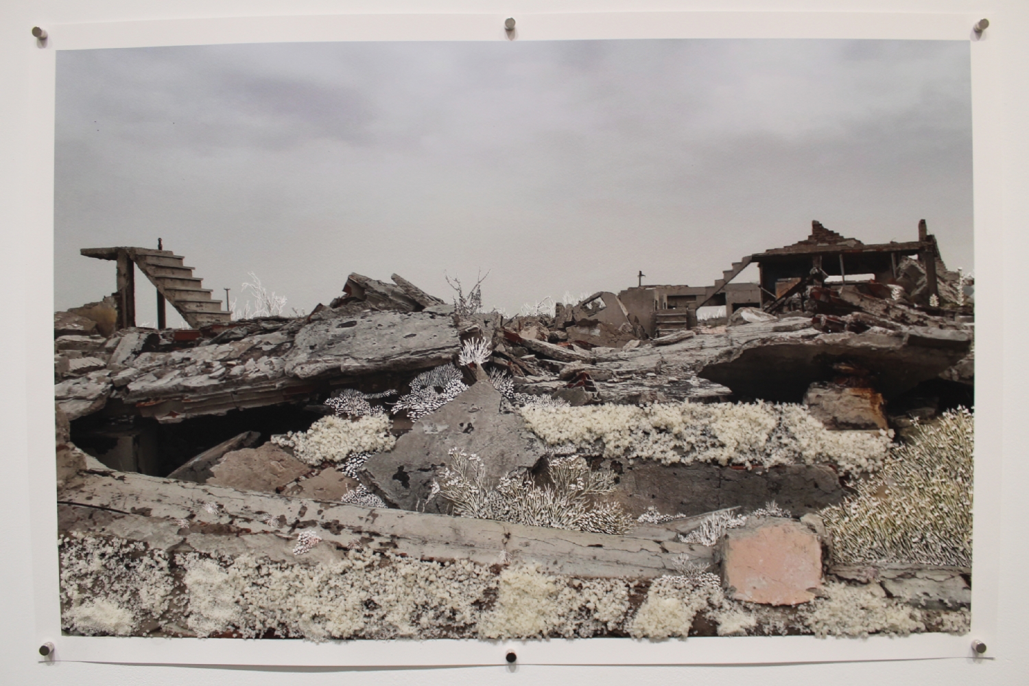 Raphaëlle Peria, Ruines de sel #2, 60 x 90 cm, sel et grattage sur photographie, 2021.