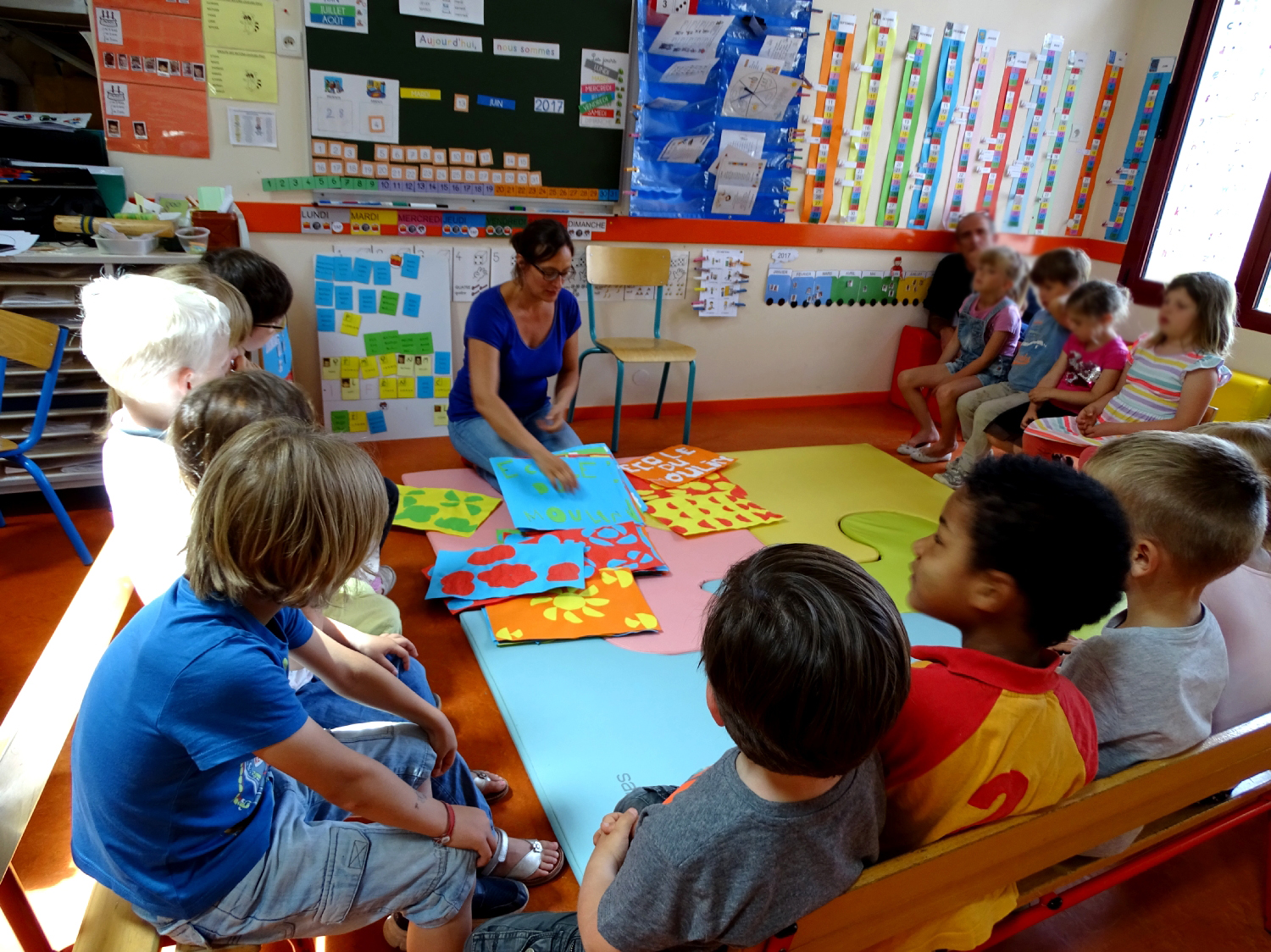 Etapes de création du logo de l'école du Moulin à Saint-Uniac; Photo : Marine Bouilloud