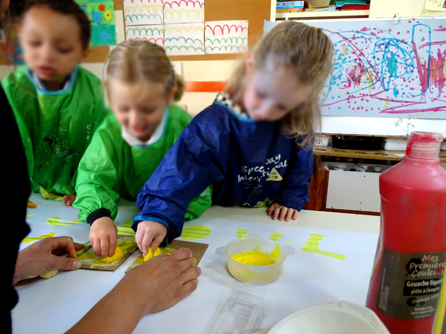Etapes de création du logo de l'école du Moulin à Saint-Uniac; Photo : Marine Bouilloud