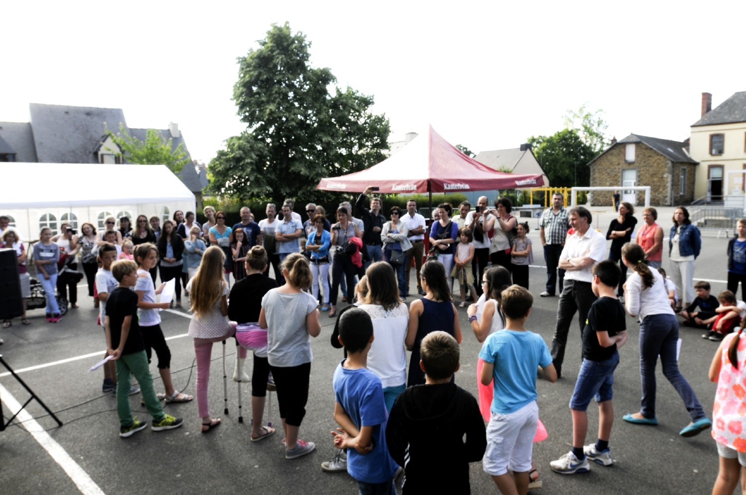 Vernissage de l'exposition "D'une école à une autre", école Gimbert de Guignen, 18 juin 2015.