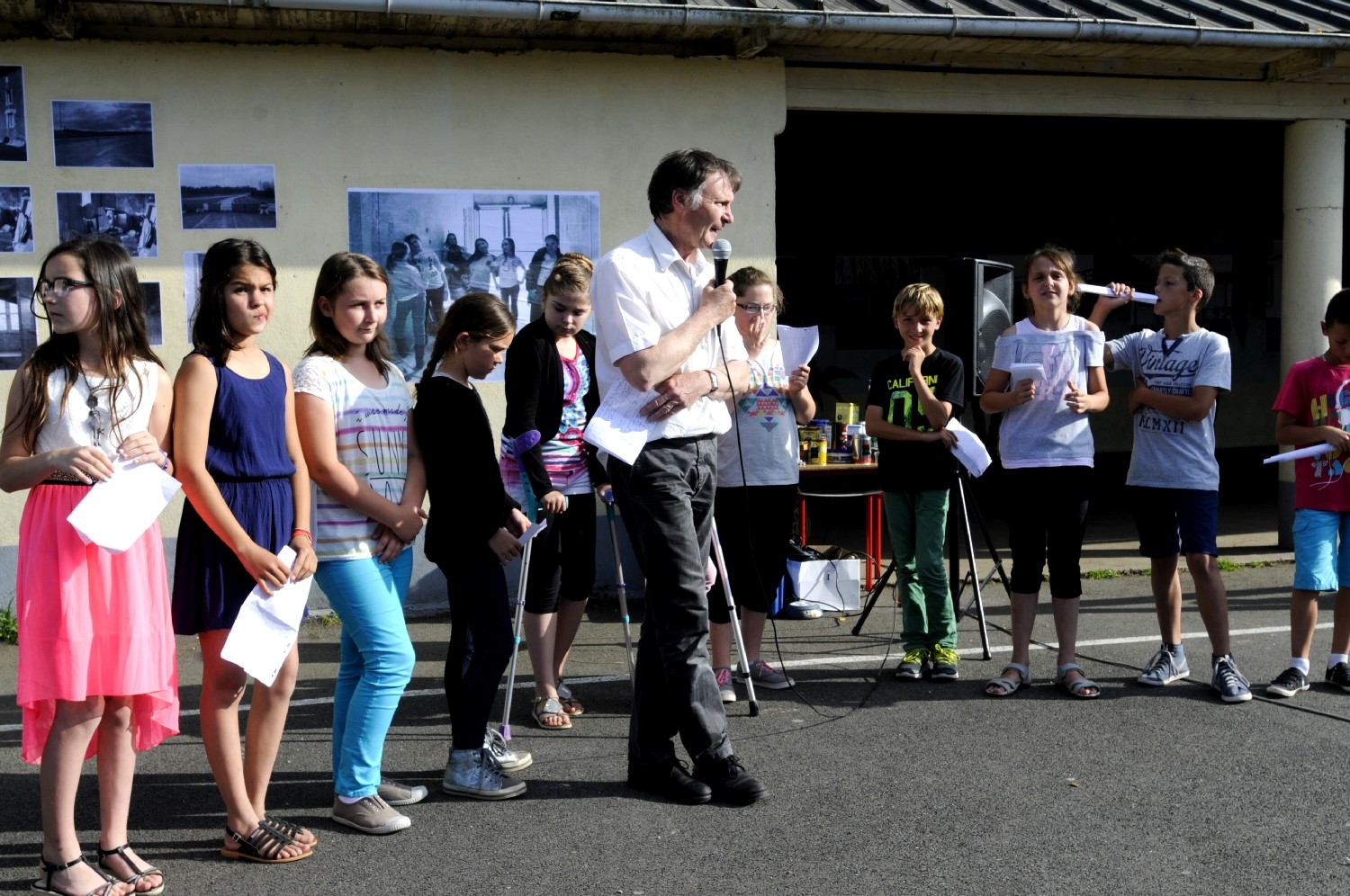Vernissage de l'exposition "D'une école à une autre", école Gimbert de Guignen, 18 juin 2015.