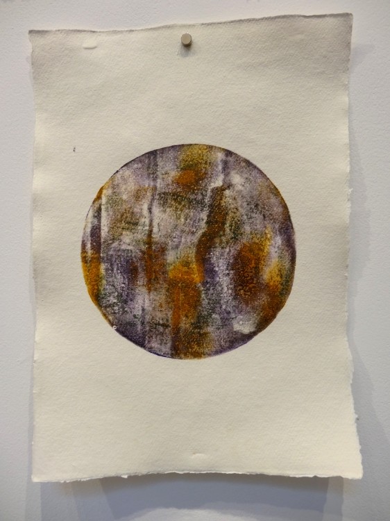 Vue de l'exposition Cécile White, Empreinte carbone. "Tas de Soi", détail. Installation de 16 monotypes acrylique sur papier coton, 29,5x41 cm pièce, 2015.