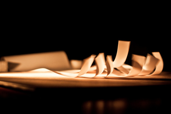 Paper Orchestra, installation sonore, ancien tribunal d'instance de Montfort-sur-Meu. Photo : Gwendal Le Flem, Cultures Electroni[k] 2011.