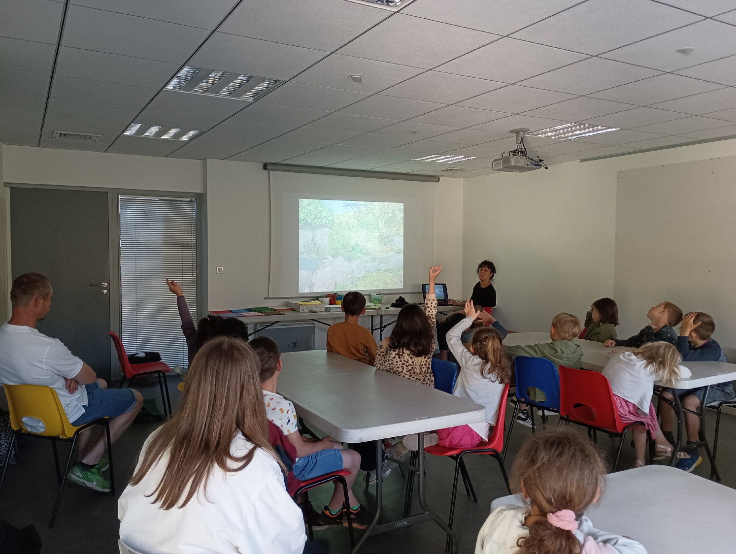 Atelier "Paysage panoramique" avec des classes du CP au CE2 