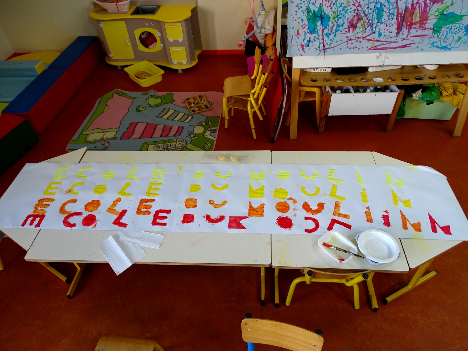 Etapes de création du logo de l'école du Moulin à Saint-Uniac; Photo : Marine Bouilloud