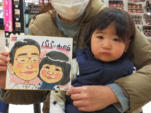 岩手県のさくら野百貨店・北上店で描いた女の子とお父さん